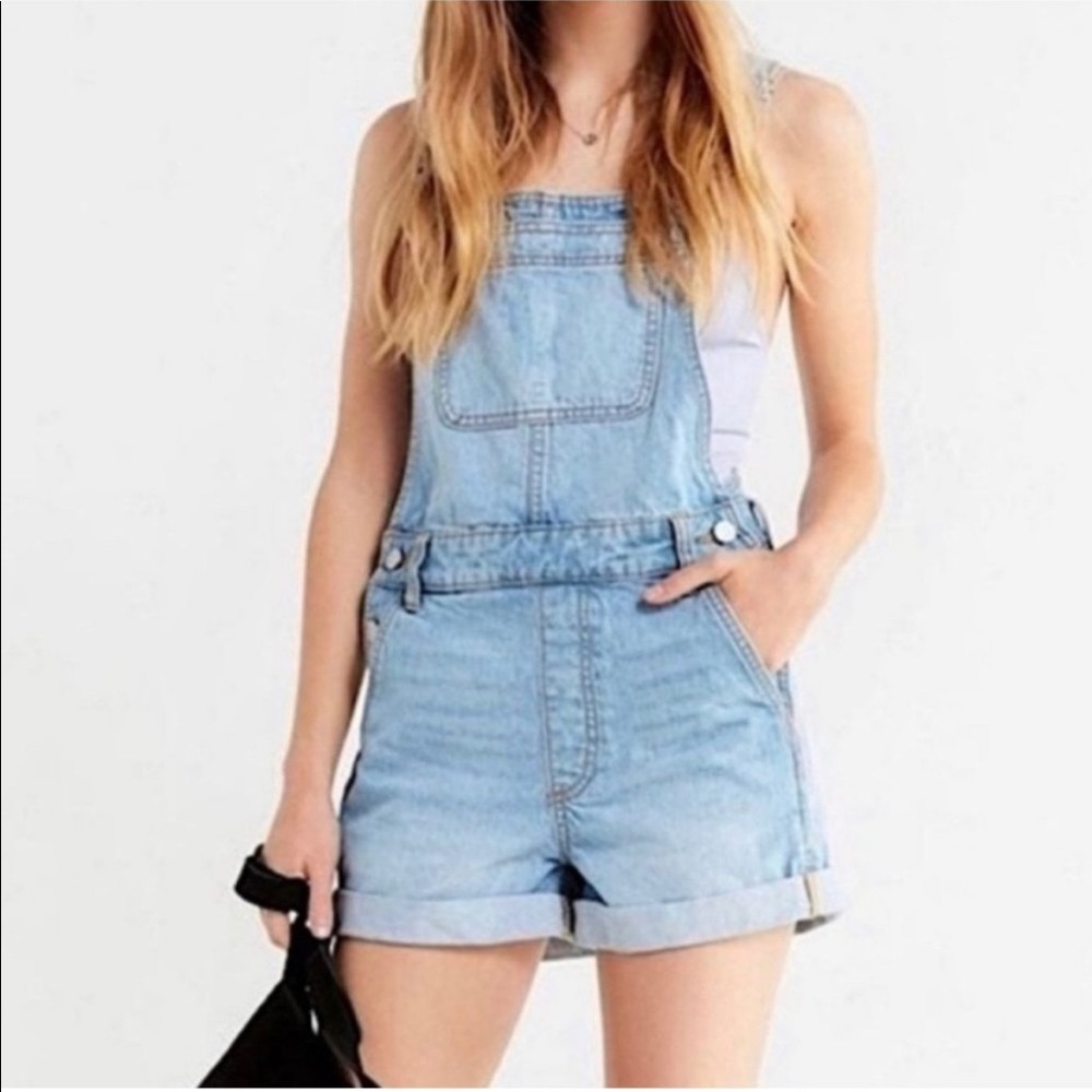 DEFECTS Women’s Gap Denim 5-Pocket 3-Button Overall Cut-off Shorts (L) L07